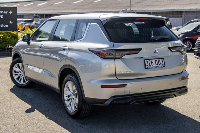 2025 Mitsubishi Outlander ES