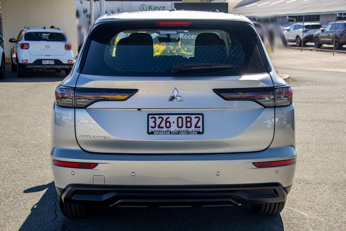 2025 Mitsubishi Outlander ES
