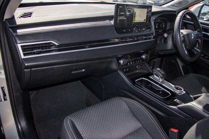 2025 Mitsubishi Outlander ES