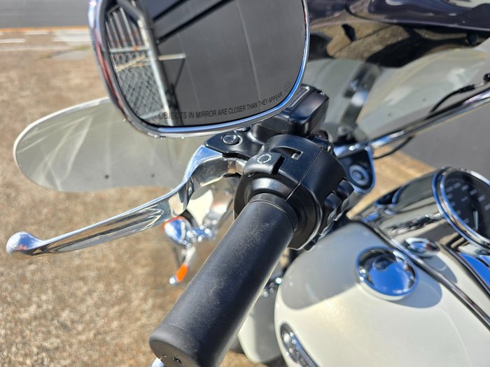 2018 Harley-Davidson FLRT FREEWHEELER WHITE