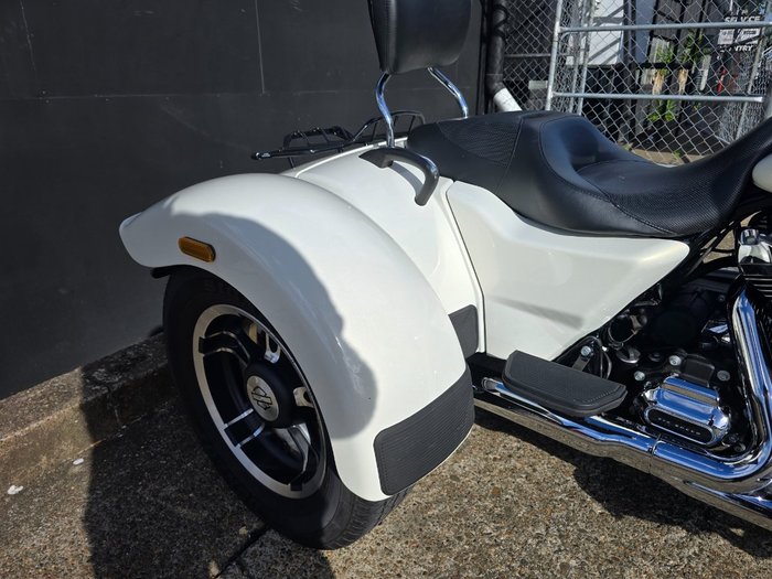 2018 Harley-Davidson FLRT FREEWHEELER WHITE