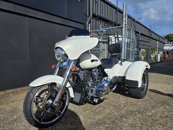 2018 Harley-Davidson FLRT FREEWHEELER WHITE