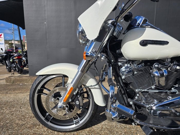 2018 Harley-Davidson FLRT FREEWHEELER WHITE