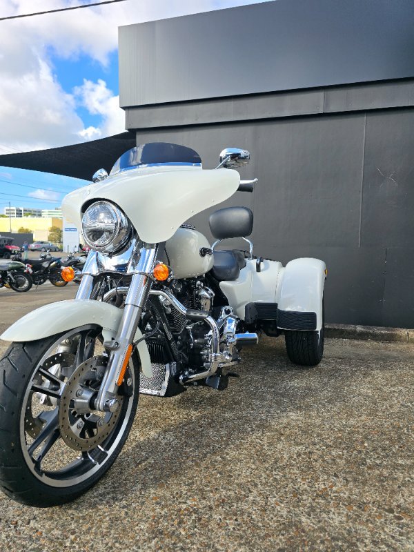 2018 Harley-Davidson FLRT FREEWHEELER WHITE