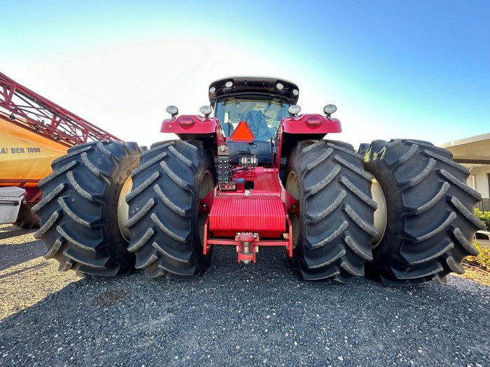 2015 Versatile 425 Red