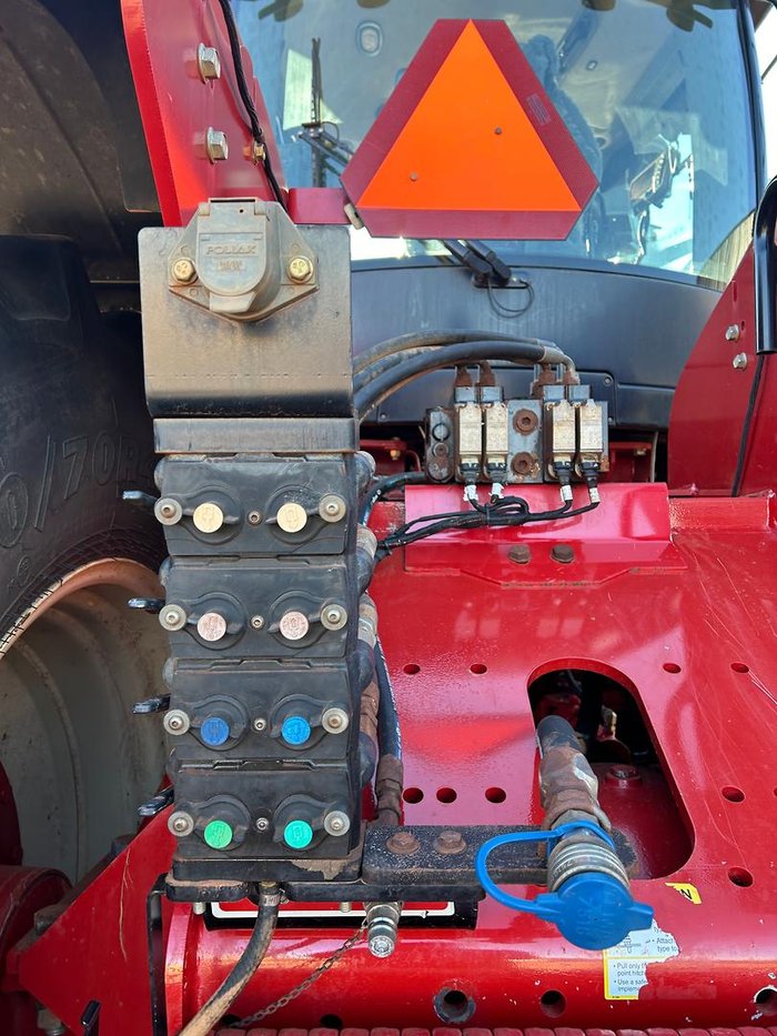 2015 Versatile 425 Red