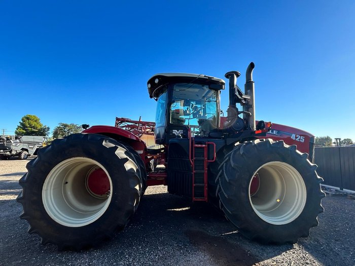 2015 Versatile 425 Red