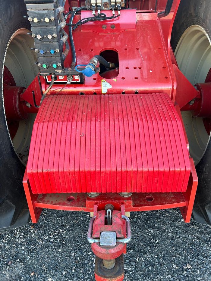 2015 Versatile 425 Red