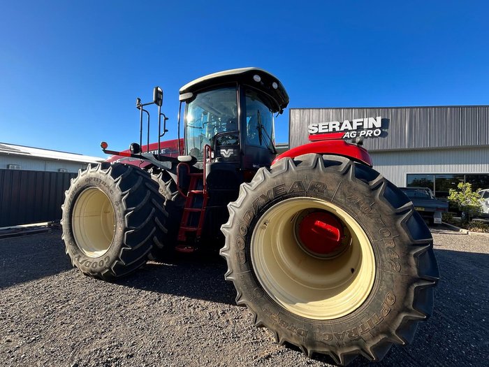 2015 Versatile 425 Red