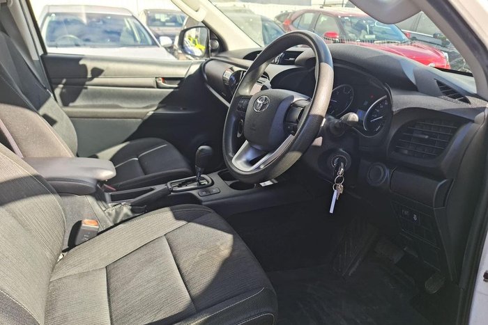 2016 Toyota Hilux SR