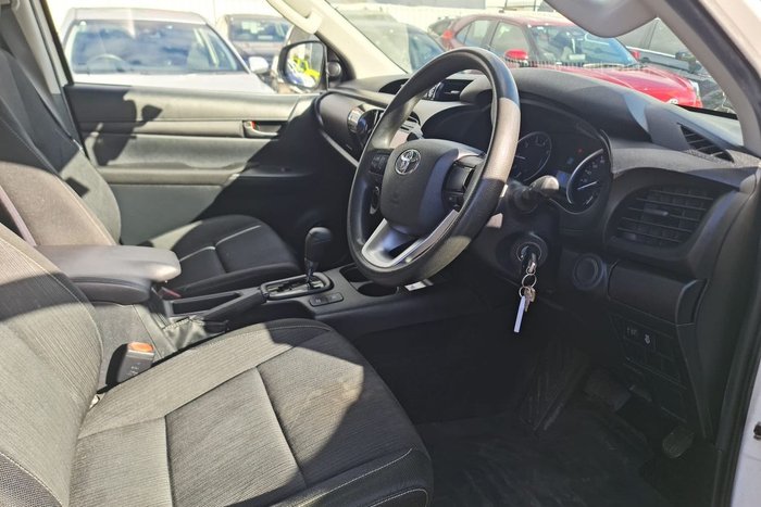 2016 Toyota Hilux SR