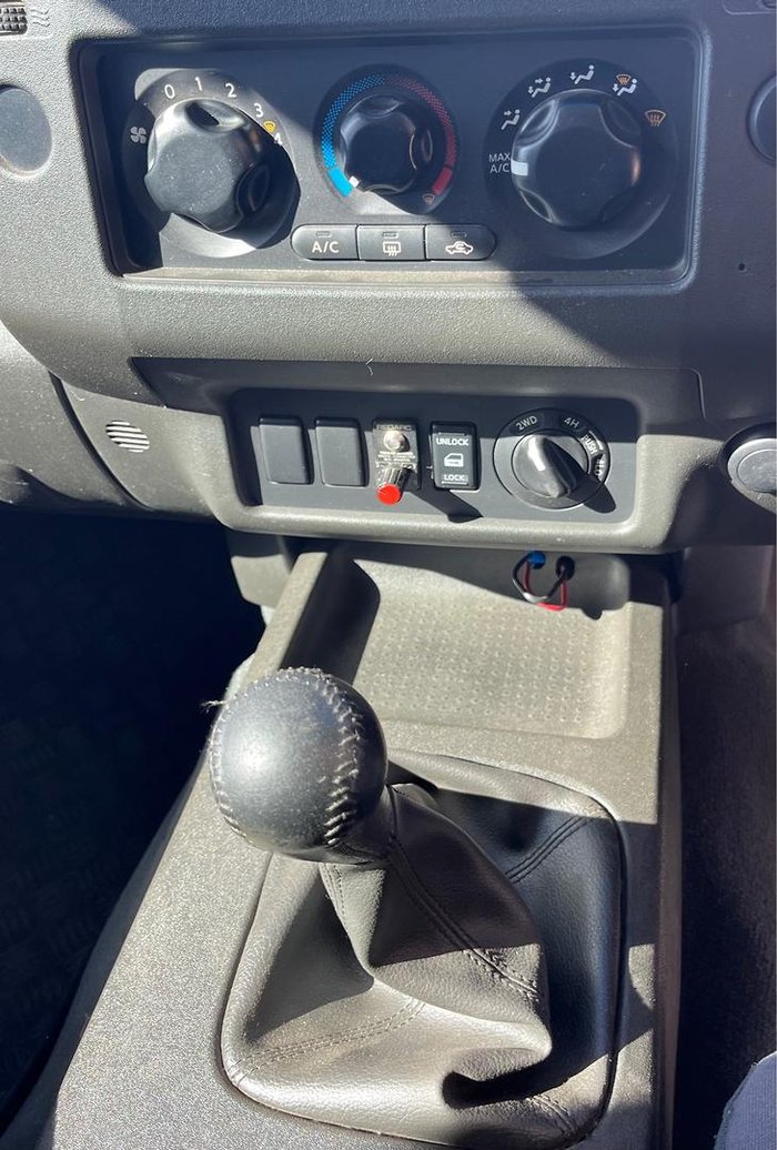 2009 Nissan Navara ST-X