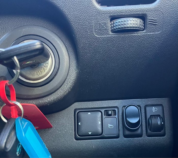 2009 Nissan Navara ST-X