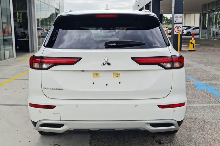 2024 Mitsubishi Outlander LS