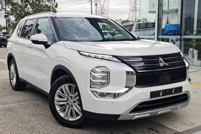 2024 Mitsubishi Outlander LS