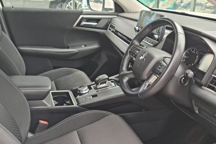 2024 Mitsubishi Outlander LS