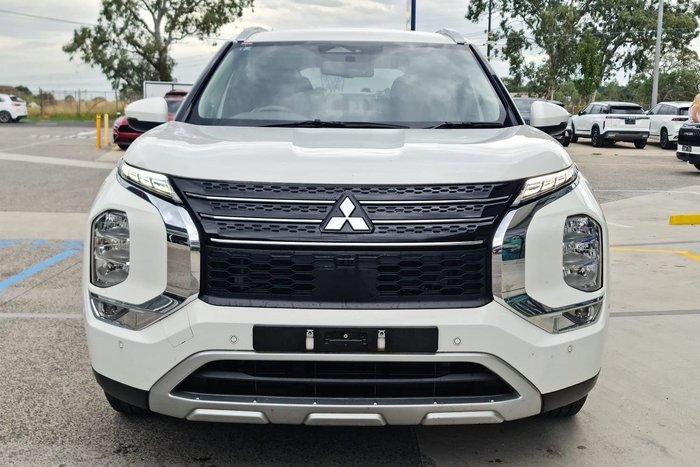 2024 Mitsubishi Outlander LS