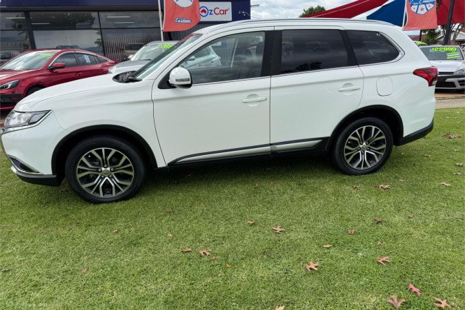 2017 MITSUBISHI OUTLANDER LS 7 SEAT (2WD)