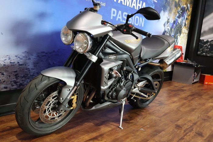 2010 TRIUMPH STREET TRIPLE 675