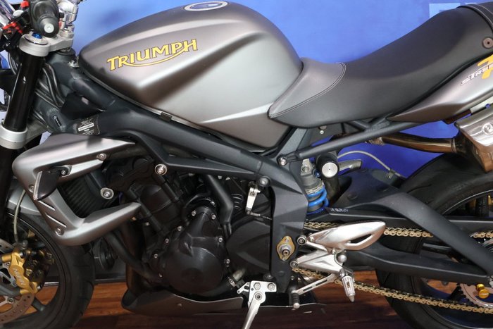 2010 TRIUMPH STREET TRIPLE 675