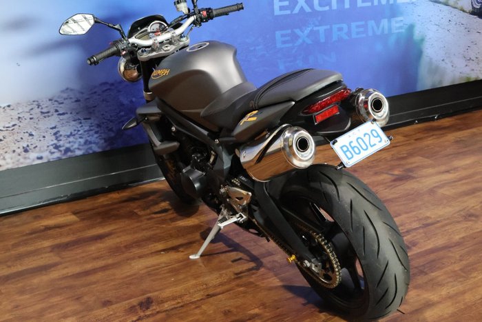 2010 TRIUMPH STREET TRIPLE 675