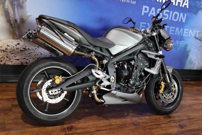 2010 TRIUMPH STREET TRIPLE 675