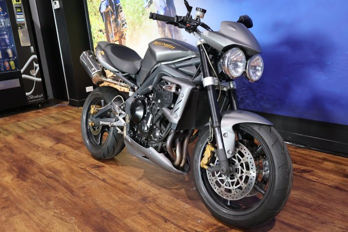 2010 TRIUMPH STREET TRIPLE 675
