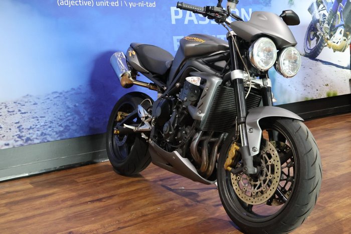 2010 TRIUMPH STREET TRIPLE 675