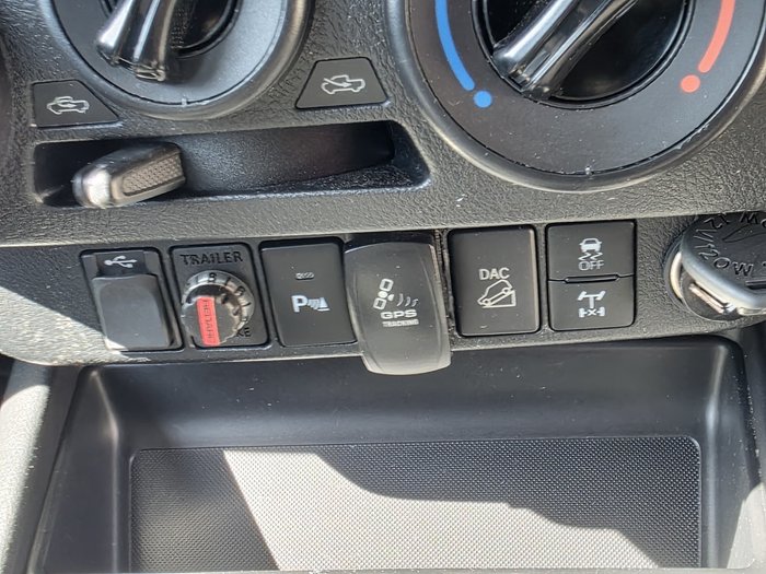 2022 Toyota Hilux SR