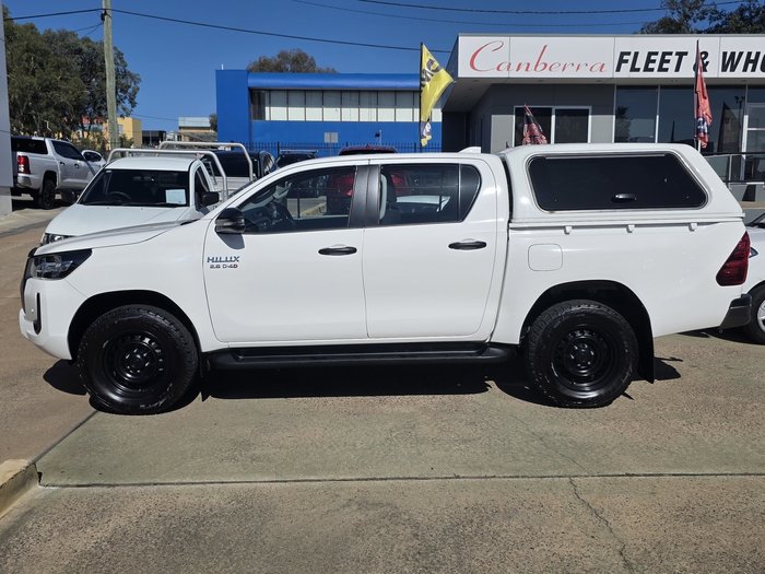 2022 Toyota Hilux SR