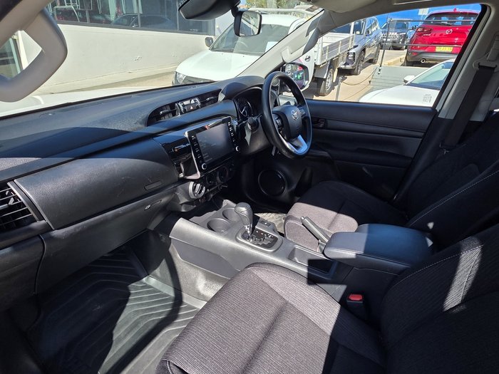 2022 Toyota Hilux SR