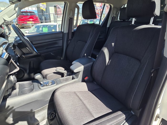 2022 Toyota Hilux SR