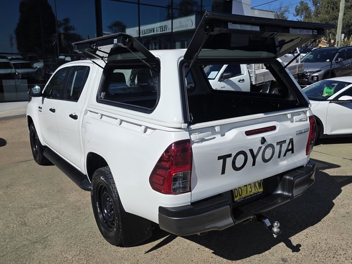 2022 Toyota Hilux SR