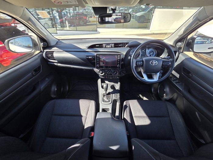 2022 Toyota Hilux SR