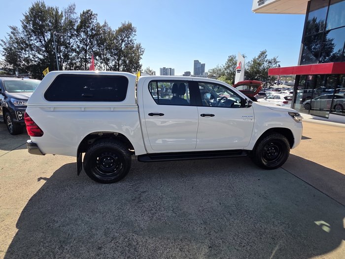 2022 Toyota Hilux SR