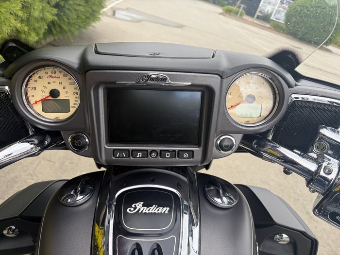 2019 Indian ROADMASTER GREY SMK/BLACK SMK SteelGRAYSmoke/ThunderBLKSmoke