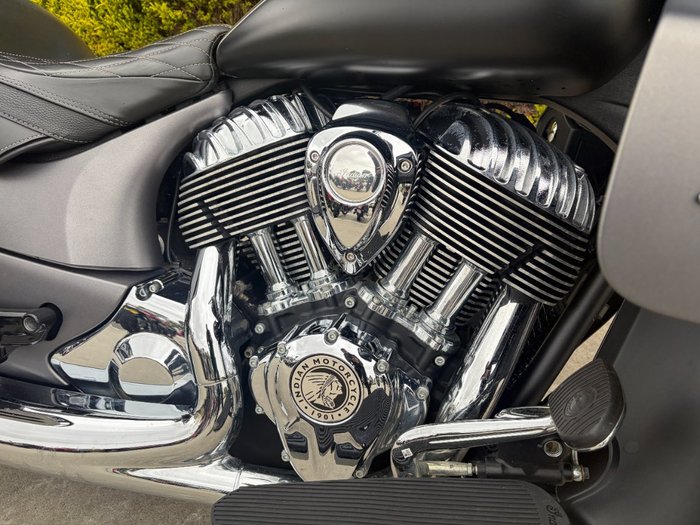 2019 Indian ROADMASTER GREY SMK/BLACK SMK SteelGRAYSmoke/ThunderBLKSmoke