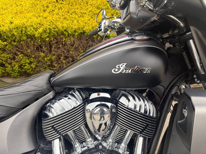 2019 Indian ROADMASTER GREY SMK/BLACK SMK SteelGRAYSmoke/ThunderBLKSmoke