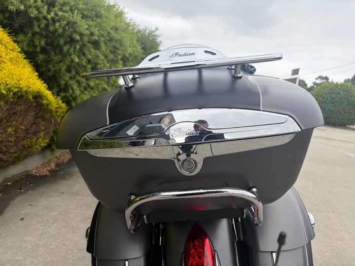 2019 Indian ROADMASTER GREY SMK/BLACK SMK SteelGRAYSmoke/ThunderBLKSmoke