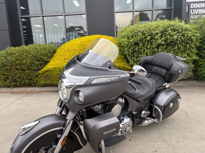 2019 Indian ROADMASTER GREY SMK/BLACK SMK SteelGRAYSmoke/ThunderBLKSmoke
