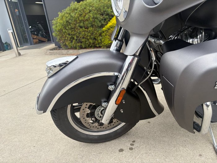 2019 Indian ROADMASTER GREY SMK/BLACK SMK SteelGRAYSmoke/ThunderBLKSmoke