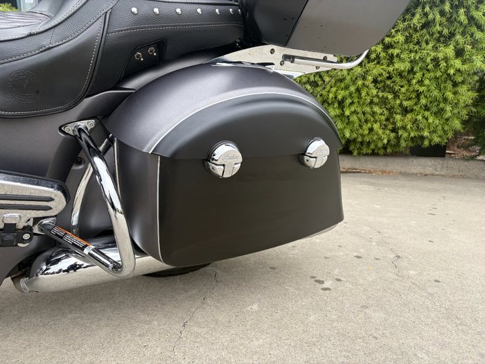 2019 Indian ROADMASTER GREY SMK/BLACK SMK SteelGRAYSmoke/ThunderBLKSmoke