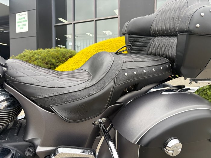 2019 Indian ROADMASTER GREY SMK/BLACK SMK SteelGRAYSmoke/ThunderBLKSmoke