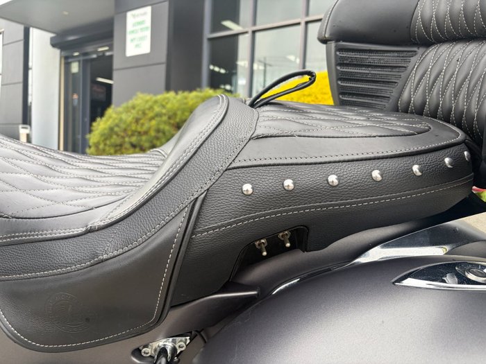 2019 Indian ROADMASTER GREY SMK/BLACK SMK SteelGRAYSmoke/ThunderBLKSmoke