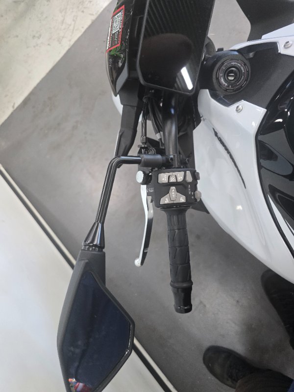 2026 Kawasaki 2026 Kawasaki 900CC Z900 (ZR900) SPORTS White