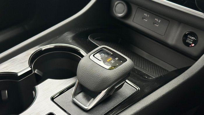 2025 Nissan X-TRAIL ST