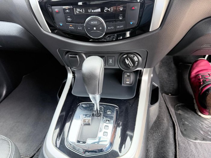 2019 Nissan Navara ST-X D23 Series 3 4X4 Dual Range Brilliant Silver