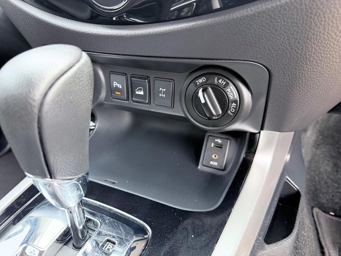 2019 Nissan Navara ST-X D23 Series 3 4X4 Dual Range Brilliant Silver