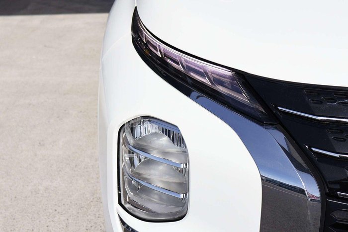 2024 Mitsubishi Outlander ES