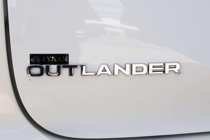 2024 Mitsubishi Outlander ES